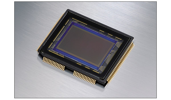 Nikon D90 12.3 megapixel CMOS sensor