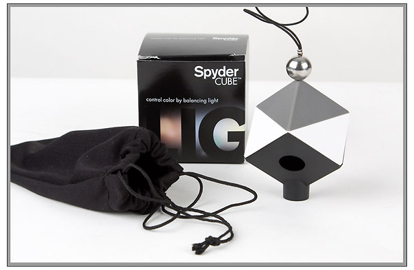 Datacolor SpyderCube with box and pouch