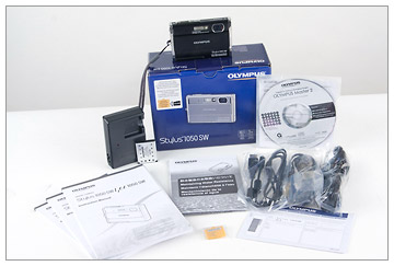 Olympus Stylus 1050 SW box contents