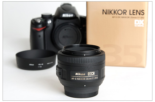 Nikon 35mm f/1.8G DX Nikkor lens with lens shade, box and Nikon D5000 camera