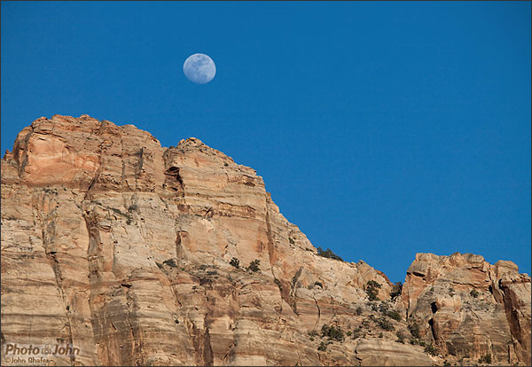 Canon EOS 5D Mark II - Moon Over Zion