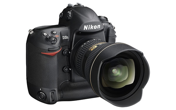 Nikon D3S - right front