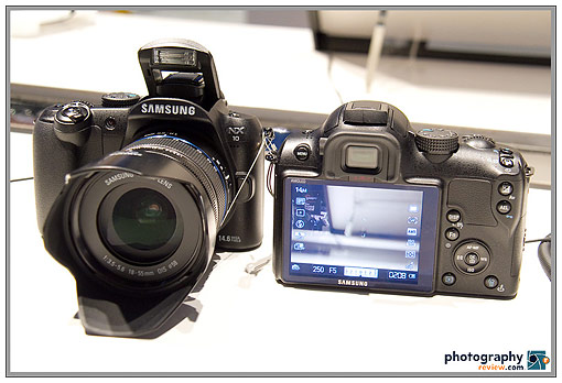 Samsung NX10 Compact System Camera