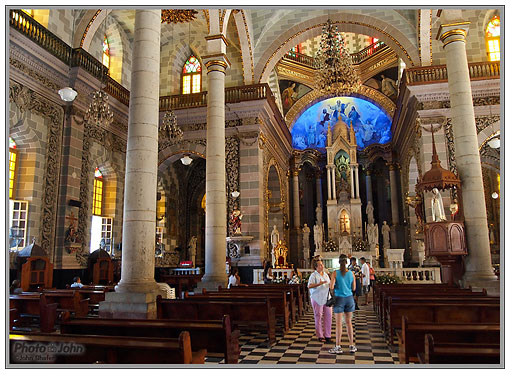 Interior of the Mazatlan cathedral - Olympus E-PL1 sample photo