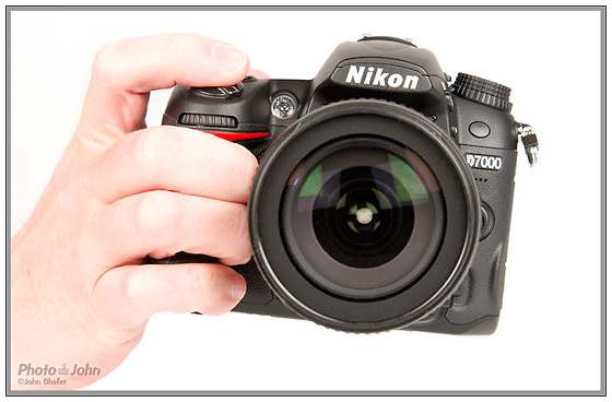 Nikon D7000 - In hand