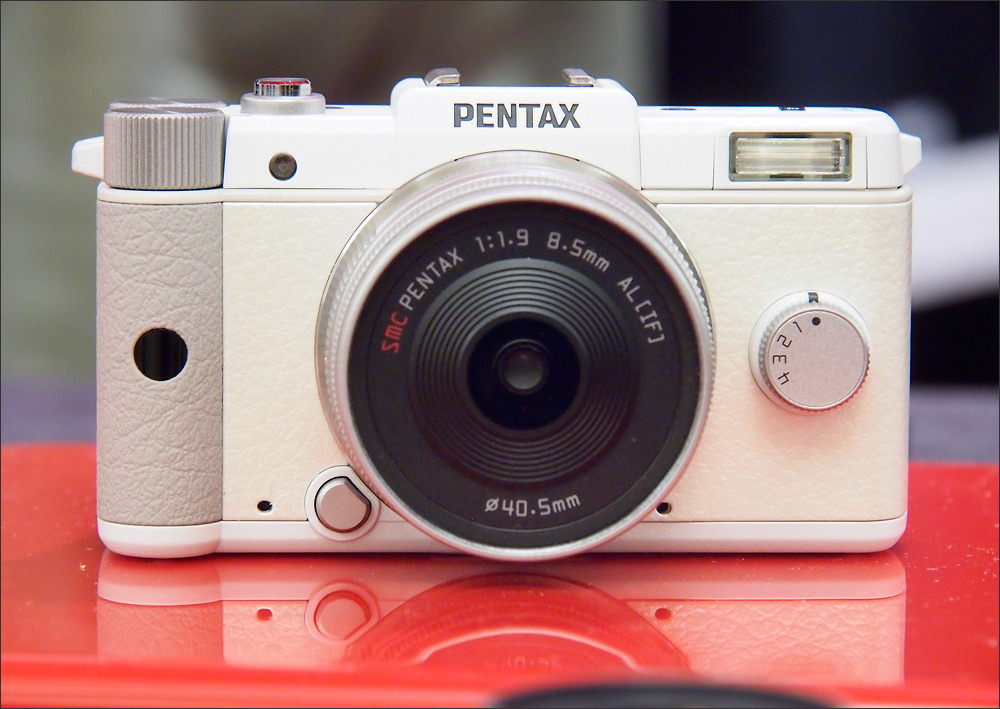 Pentax Q mini system camera in white