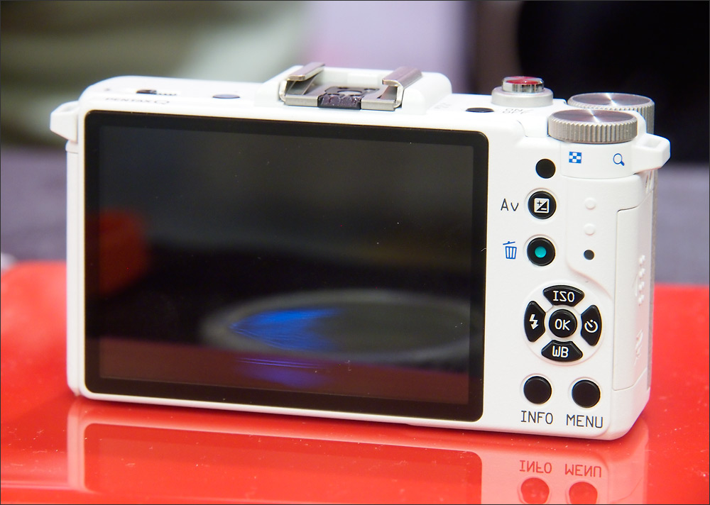 Pentax Q mini system camera - rear LCD display