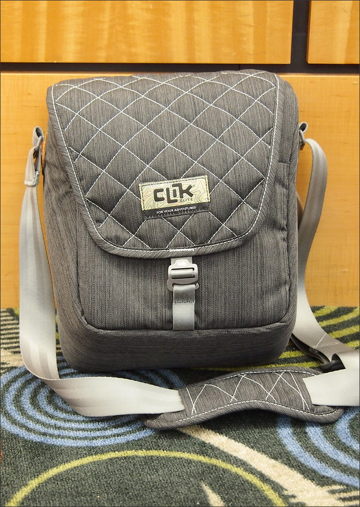 Sneak peek: Clik "Classic" shoulder pack for digital SLR, iPad and water bottle (or second lens)