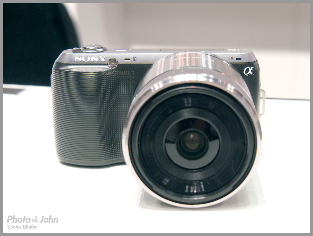 Sony Alpha NEX-C3 - front view