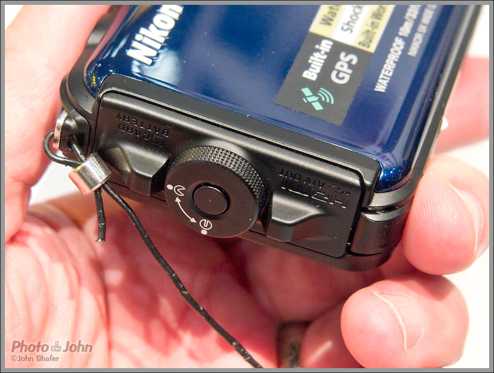 Nikon Coolpix AW100 - battery / memory card compartment lock