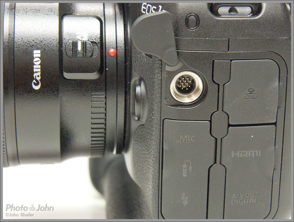 Canon EOS-1D X - accessory socket