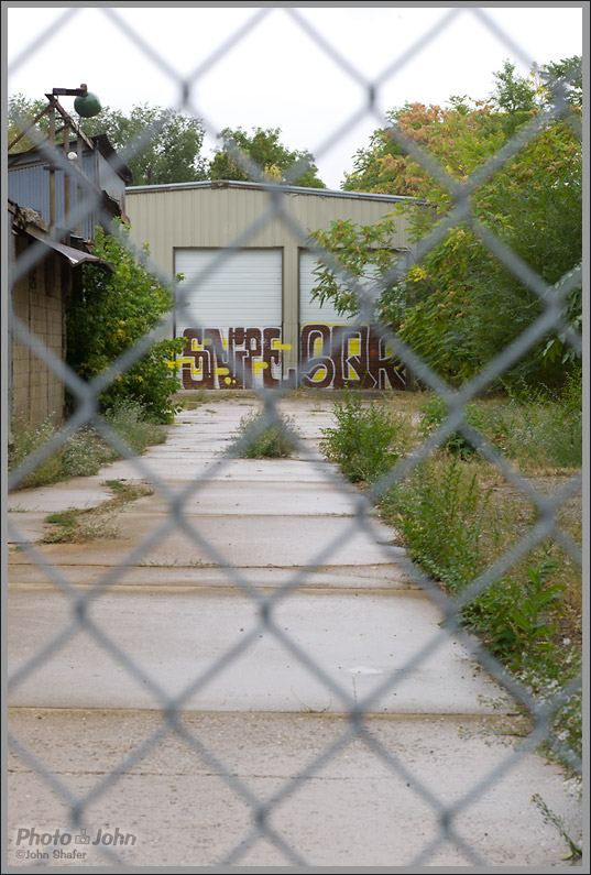 Focus through a fence? With the Leica M9 it's no problem.