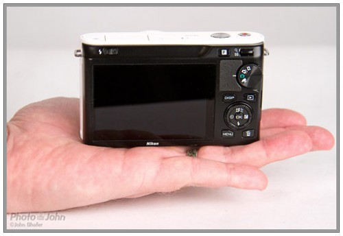 Nikon J1 - rear controls and LCD display