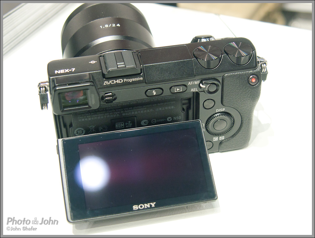 Sony Alpha NEX-7 - 3-inch Tilting Xtra Fine LCD Display