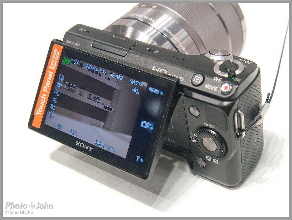 Sony NEX-5N - Controls & Tilting LCD Display