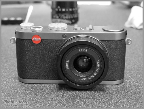 Leica X1 - It's Like A Mini M9