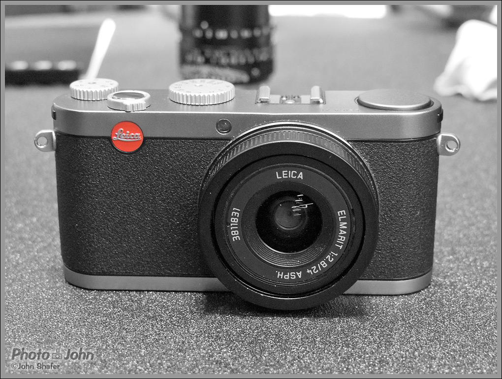Leica X1 - It's Like A Mini M9