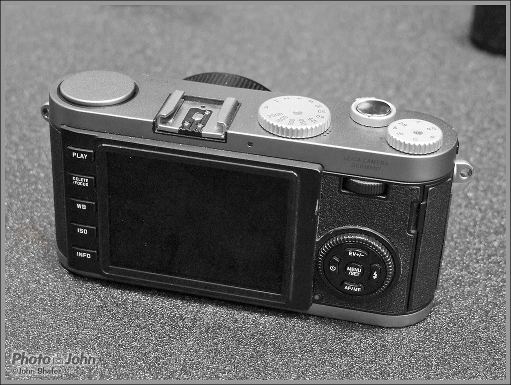 Leica X1 - Rear LCD And Controls