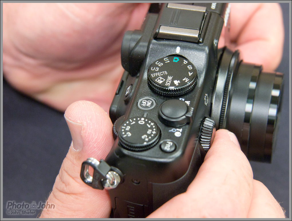 Nikon Coolpix P7100 - Top Right Controls
