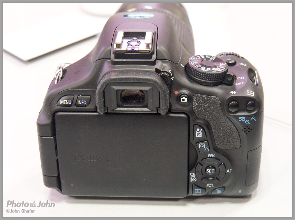 Canon EOS Rebel T3i / 600D - rear LCD display closed