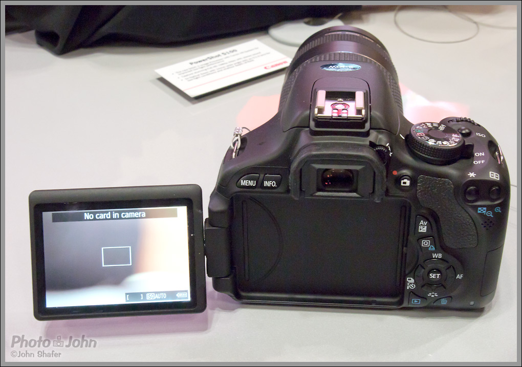Canon EOS Rebel T31 / 600D - tilt-swivel LCD display