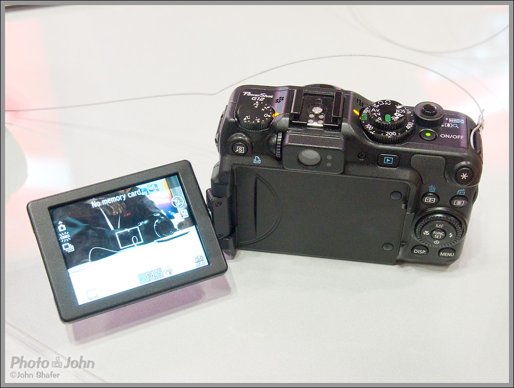 Canon PowerShot G12 - Tilt-Swivel LCD Display