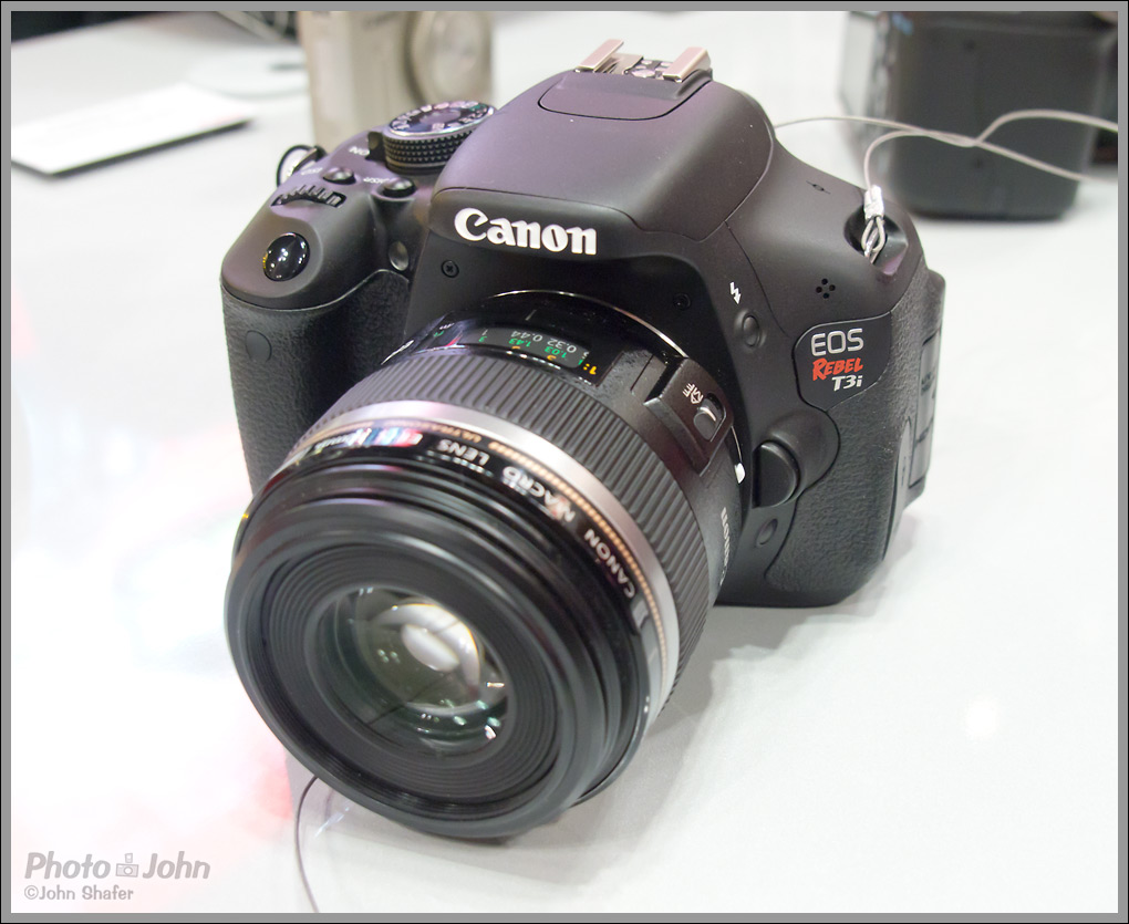 Canon EOS Rebel T3i / 600D HD DSLR