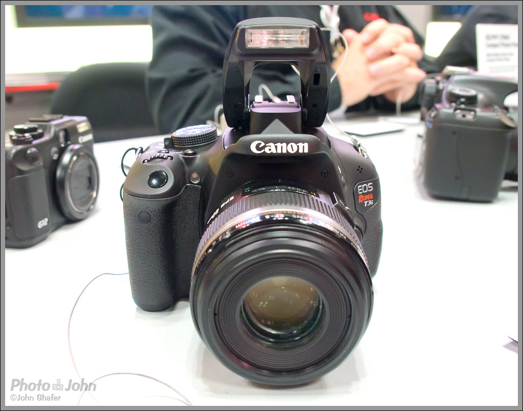 Canon EOS Rebel T3i / 600D - pop-up flash