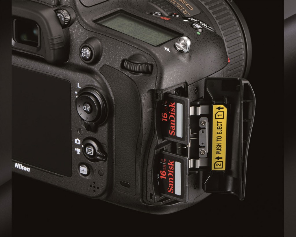 Nikon D600 - Dual SD Card Slots
