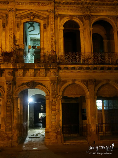 Olympus E-PL5 - Cuba - Night Street Scene