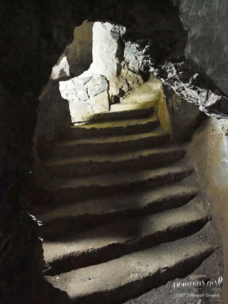 Olympus E-PL5 - Cave Stairs in Viñales, Cuba