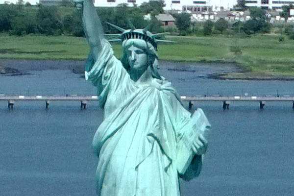 Nokia Lumia 1020 Statue of Liberty Sample Photo - 100% Crop