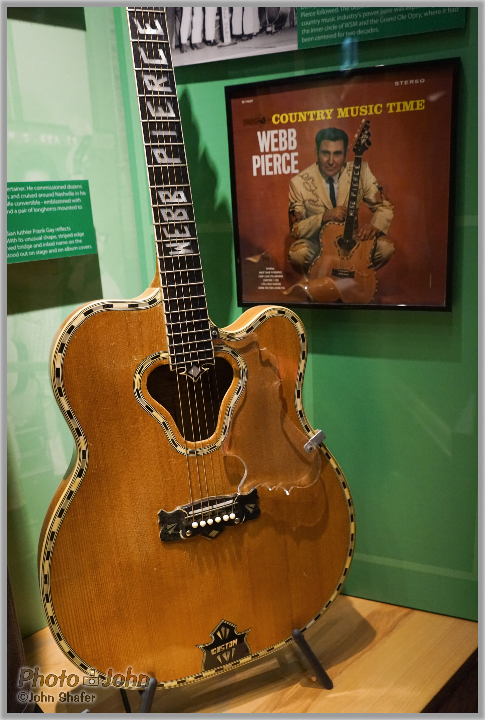 Sony Alpha A7R - Web Pierce's Guitar - Ryman Auditorium